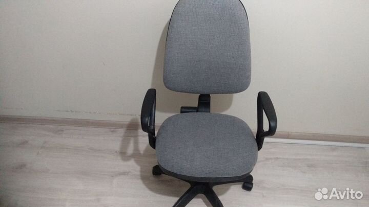 Компьютерное офисное кресло стул