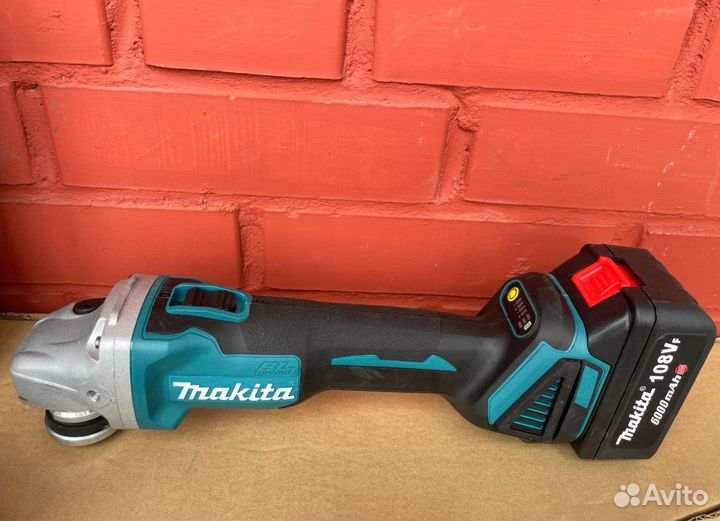 Аккумуляторная болгарка Makita