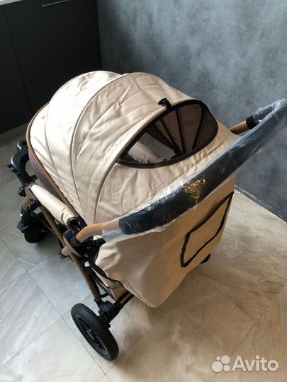 Прогулочная коляска новая
