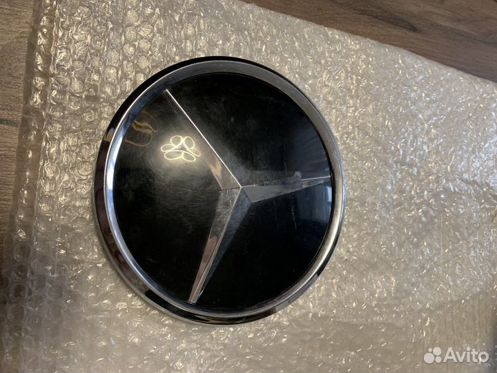 Эмблема w205 стекло