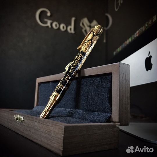 Ручка украшенная золотом с именной гравюрой