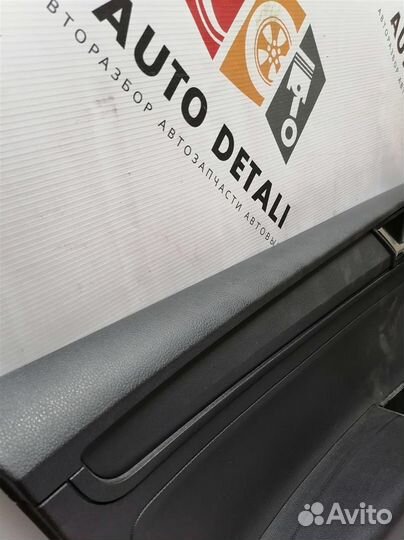 Skoda Rapid Обшивка двери передней левой