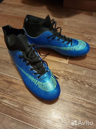 Футбольные бутсы 42р