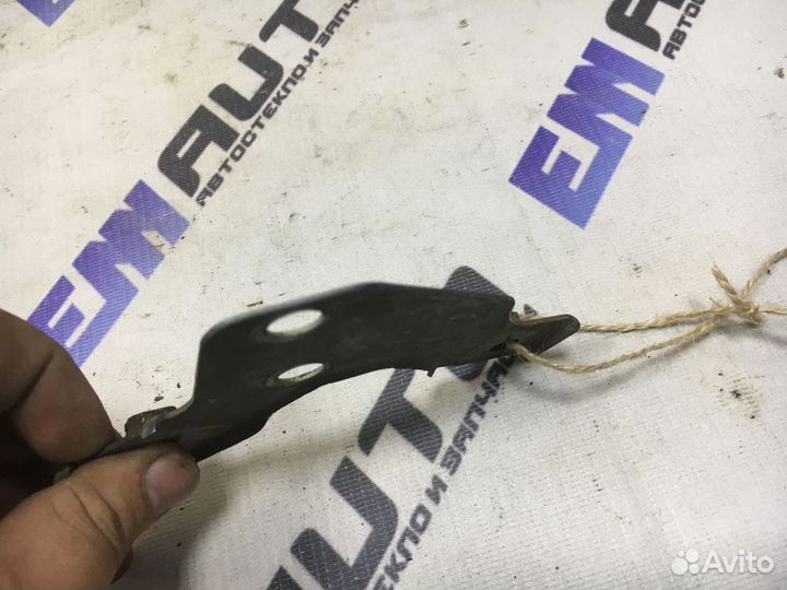 Кронштейн звуковых сигналов Митсубиси Лансер 9