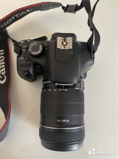 Зеркальный фотоаппарат Canon EOS 550D