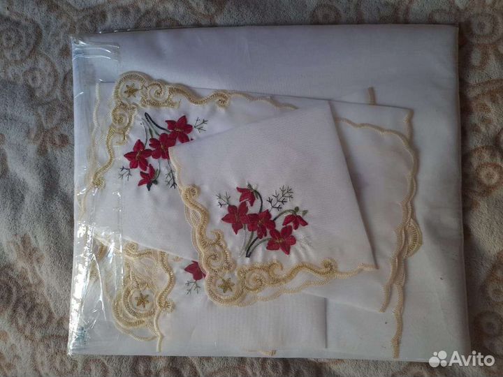 Скатерть с салфетками белая 150 на 220