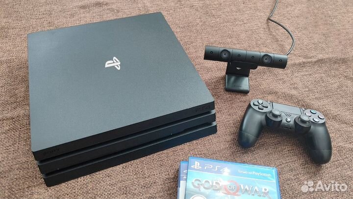 PS4 Pro 1Тб + Playstation Camera + 3 игры