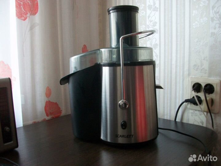 Соковыжималка Scarlett SC-018