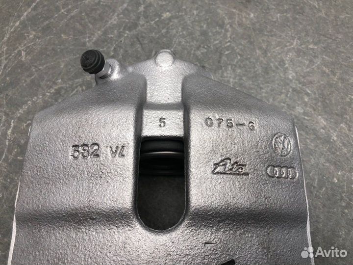 Тормозной цилиндр передний правый Volkswagen