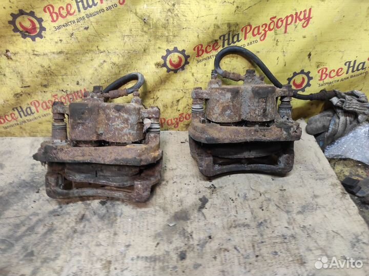 Суппорт левый Lexus Toyota LS 400