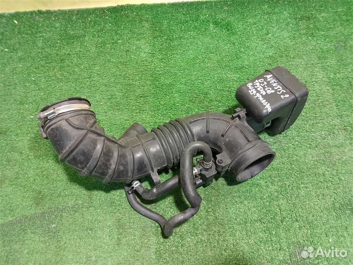 Патрубок воздушного фильтра Toyota Avensis II 2003