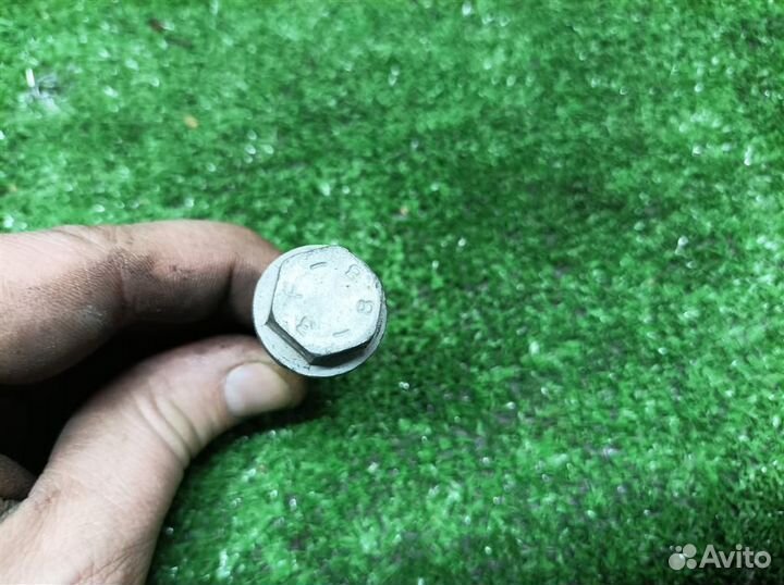 Болт VW Sharan 2010