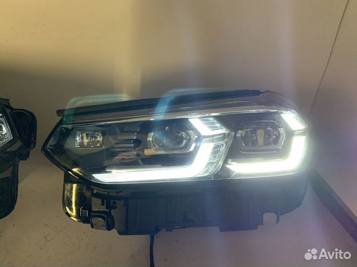 Передние фары на BMW X3 G01 Adaptive LED в сборе