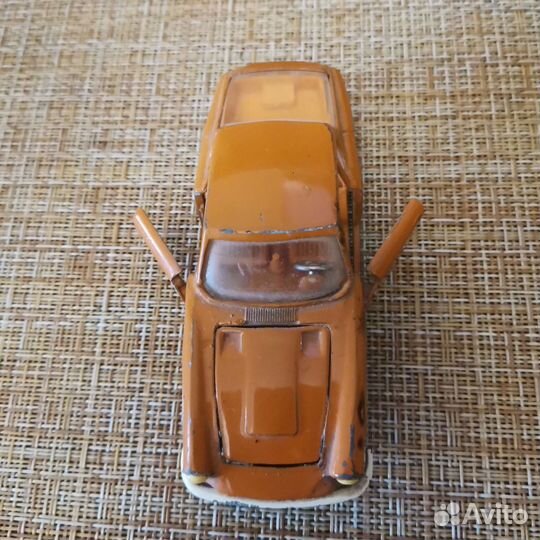 Модель автомобиля 1:43