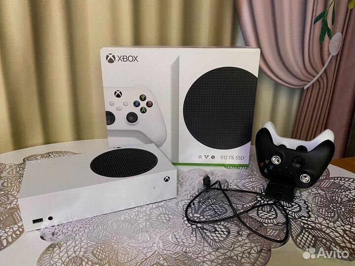 Xbox series s 2 геймпада