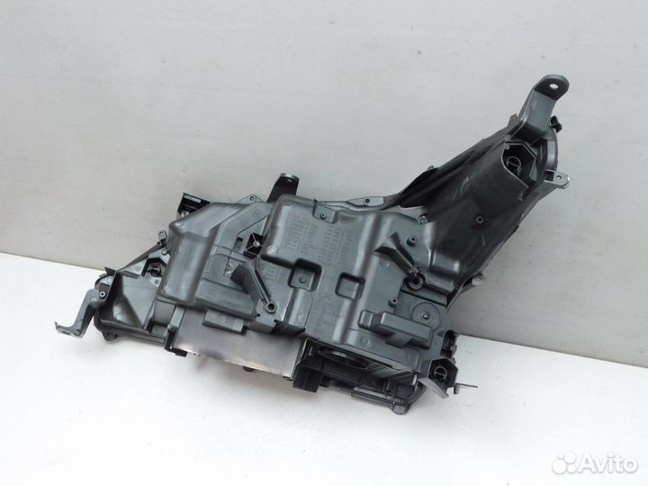 Фара правая Lexus LX570