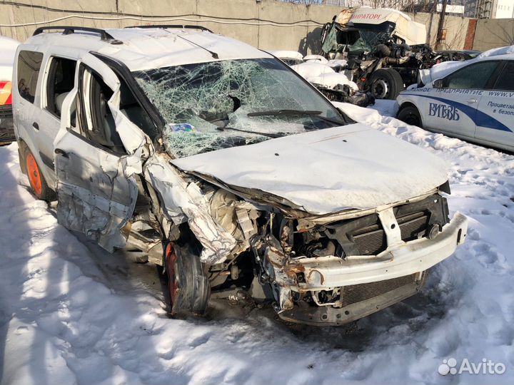 LADA Largus 1.6 МТ, 2019, битый, 107 000 км