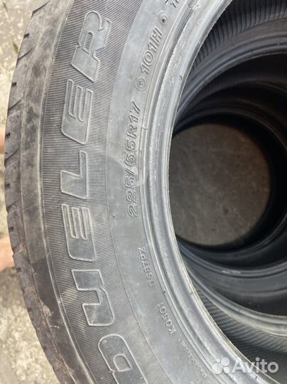 Bridgestone Dueler H/T D687 225/65 R17