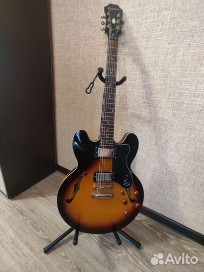 Полуакустическая гитара Epiphone