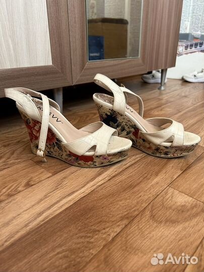 Продаю обувь