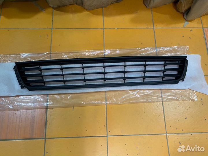 Решетка в бампер VW polo 10-14