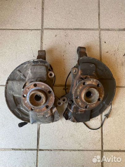 Поворотный кулак передний volvo xc90 2003 г.в