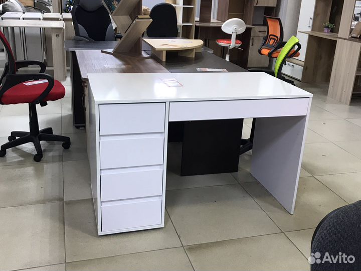 Стол компьютерный