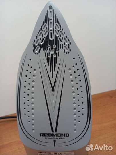 Утюг redmond RI-C272