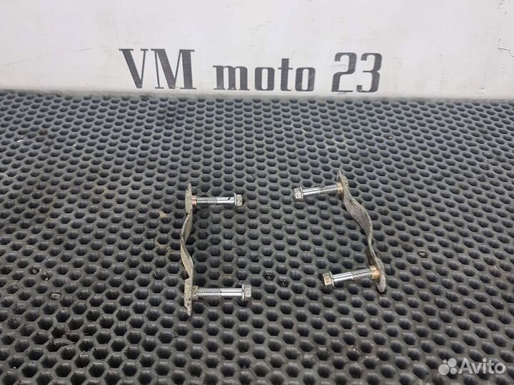 Крепление переднего крыла sv400