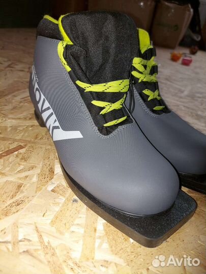 Лыжные ботинки