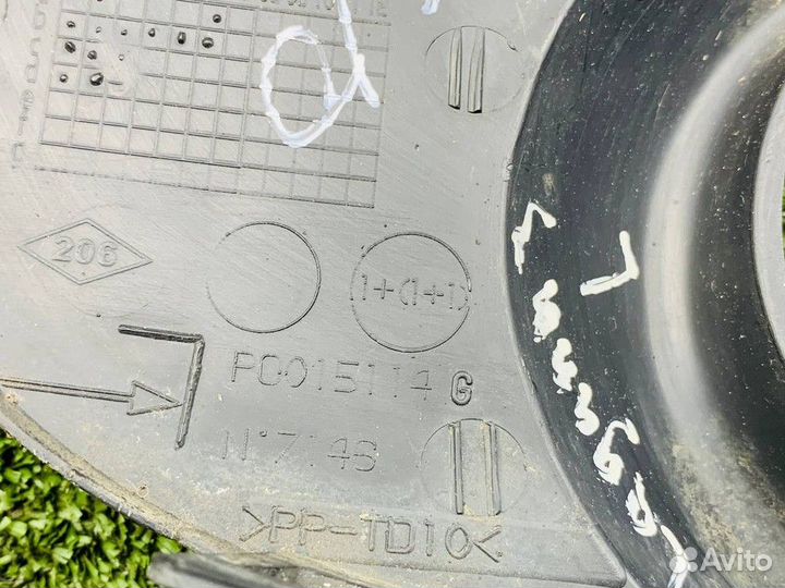 Решетка в бампер левая Renault Laguna