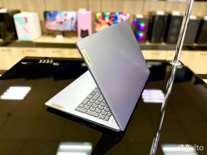 Ноутбук Lenovo Ryzen5 7520U/DDR5-8Gb/SSD-512Gb