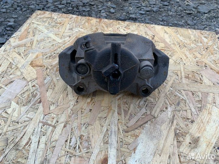 Суппорт передний левый Opel Astra L35 Z13DTH 2008