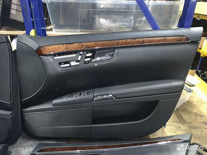 Комплект обшивок дверей на Mercedes Benz W221