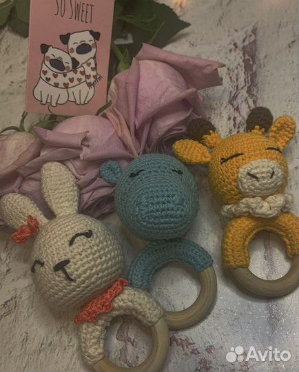 Вязаные игрушки, погремушки для детей