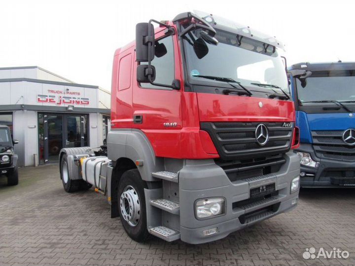 Стекло фары левое Mercedes Actros 2023