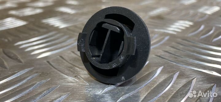 Крепление (крючок) солнцезащитного козырька