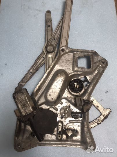 Стеклоподъемник передний левый бмв е32