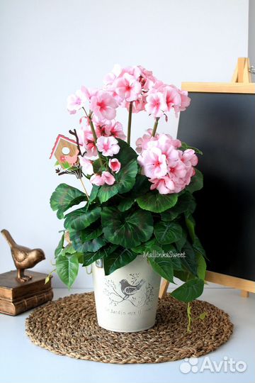 Букеты из искусственных цветов в наличии