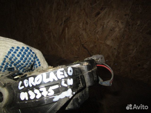 Замок двери задней левой Toyota Corolla E10 1992-1