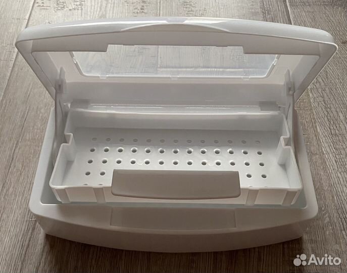 Контейнер и одноразовые фартуки для маникюра