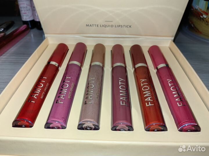 Тональный крем, пудра, тушь, тинты, блески