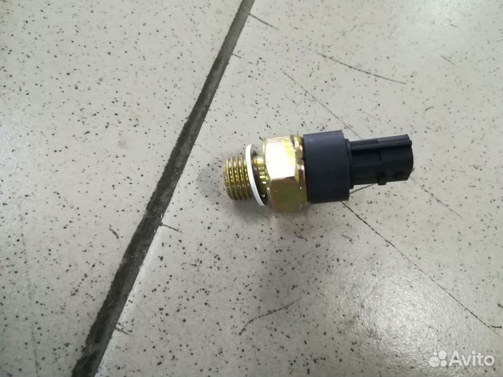 Датчик давления масла Logan 1