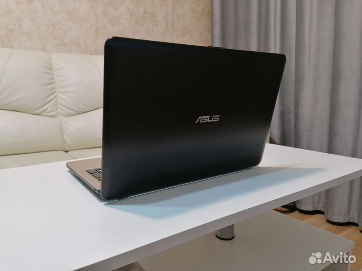 Ноутбук Asus на быстром 4 ядерном процессоре