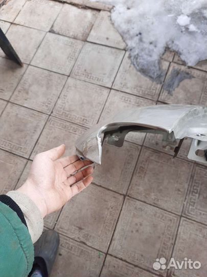 Переднее левое крыло на Renault logan 2