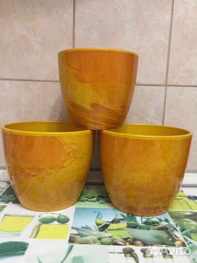 Кашпо для цветы жетлые