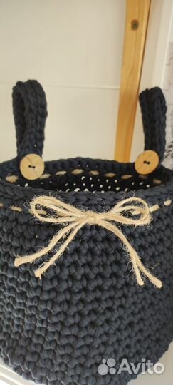 Вязаная корзинка подвесная