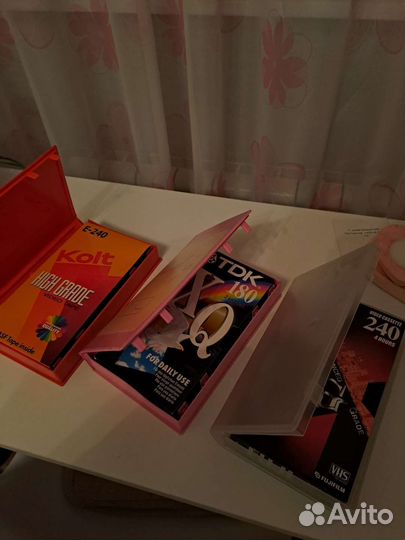 Видеокассеты в кейсах