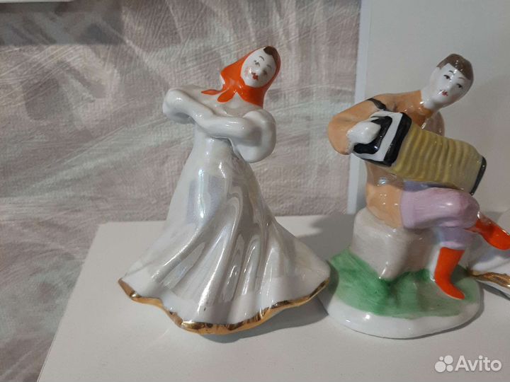 Статуэтка Русский перепляс Гармонист и Плясуньи