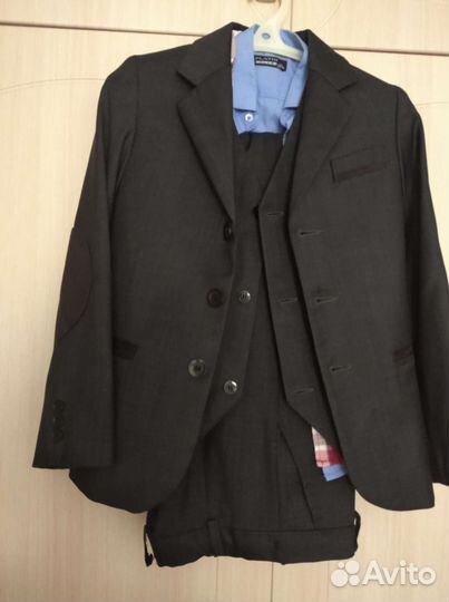 Школьная форма(костюм) 128-134,рубашки